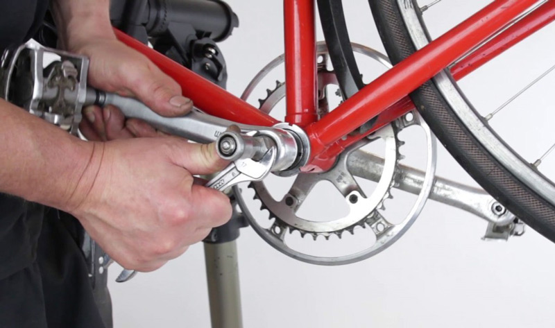 Как снять прикипевшую деталь на велосипеде